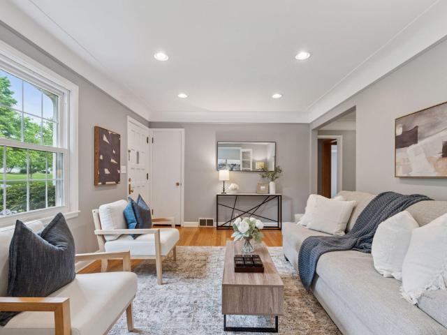 House for sale in Hopkins