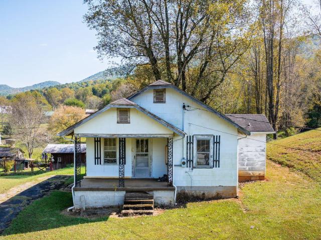 House for sale in Blue Spring, Elizabethton