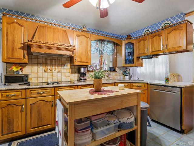 House for sale in Highland, Town of Lloyd