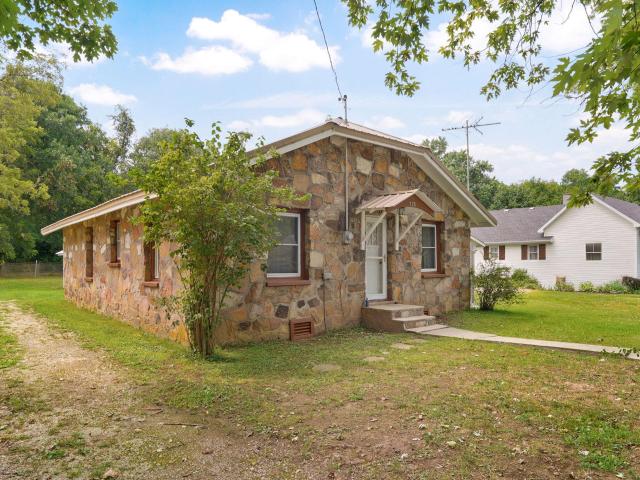 House for sale in Stone, Missouri