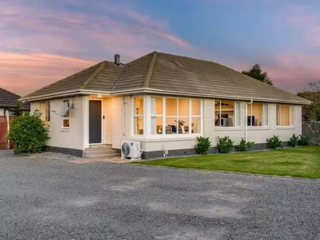 House for sale in Chaslands, Canterbury