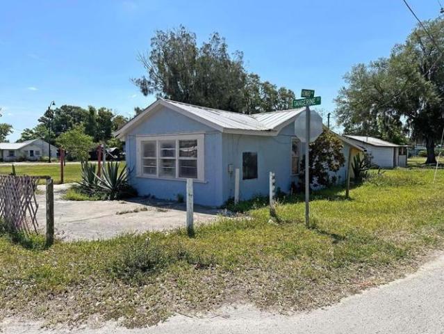 House for sale in Bowling Green, Florida
