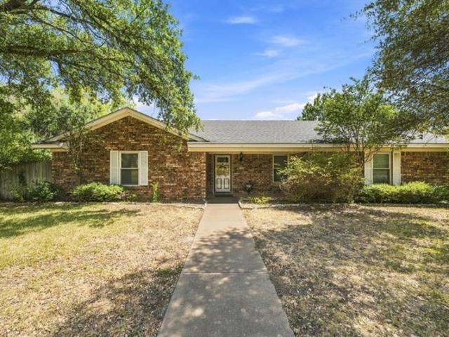 House for sale in Hewitt, Texas