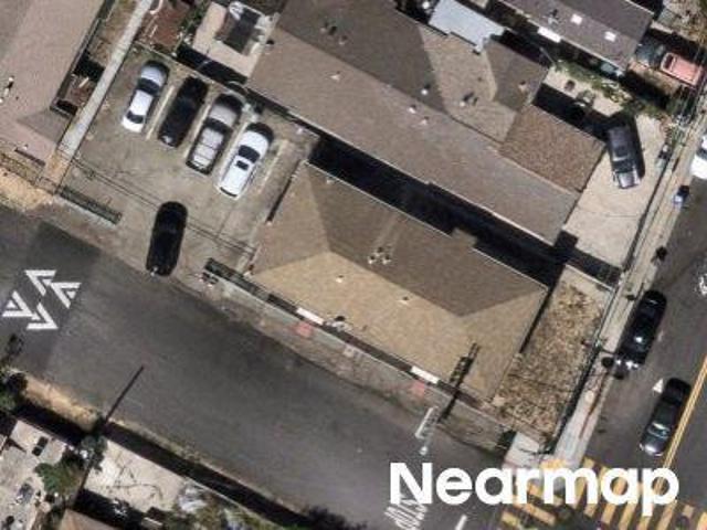 House for sale in Oakland