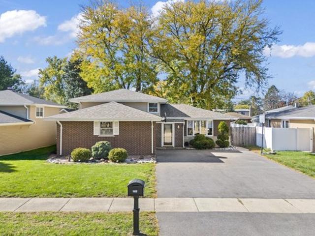 House for sale in Worth, Illinois