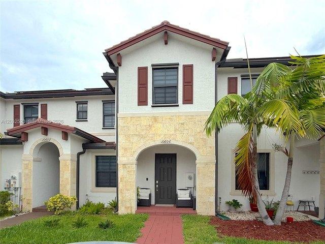 Townhouse for sale in Hialeah, Florida