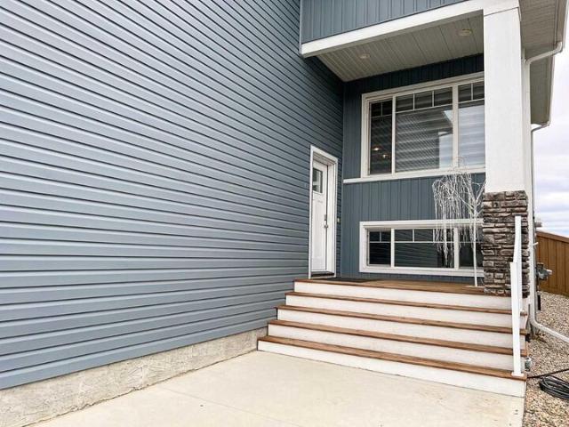 House for sale in Woking, Alberta