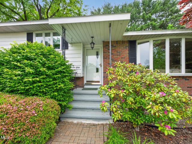 House for sale in Niskayuna, New York