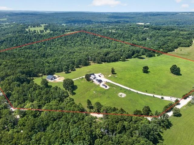 Farm for sale in Mountain Grove, Missouri