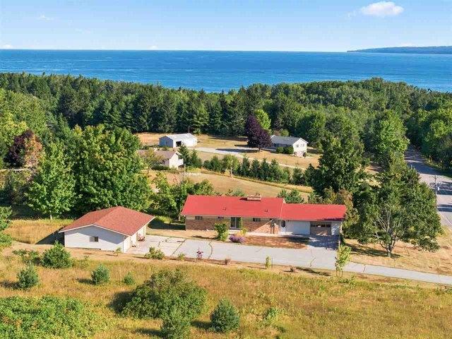 House for sale in Charlevoix, Michigan