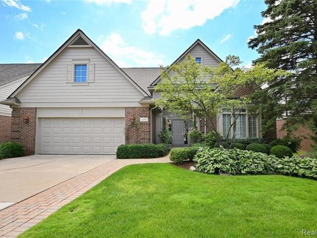 Condo for sale in Bloomfield Hills, Michigan