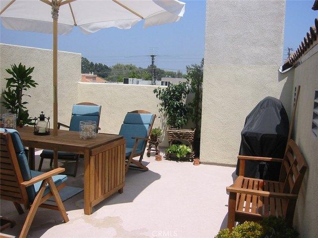 Townhouse for sale in Canoga Park, California