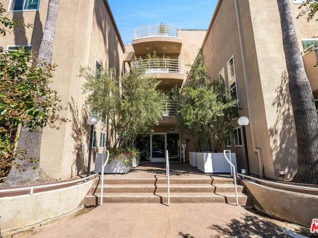 Condo for sale in Toluca Lake, Los Angeles