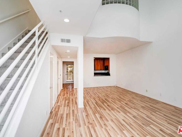 Townhouse for sale in Canoga Park, California