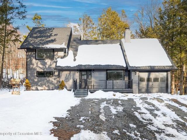 House for sale in Lake Ariel, Pennsylvania