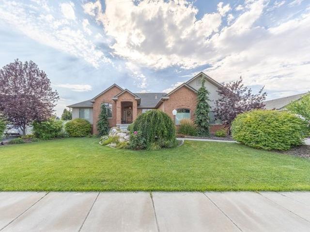House for sale in Syracuse, Utah