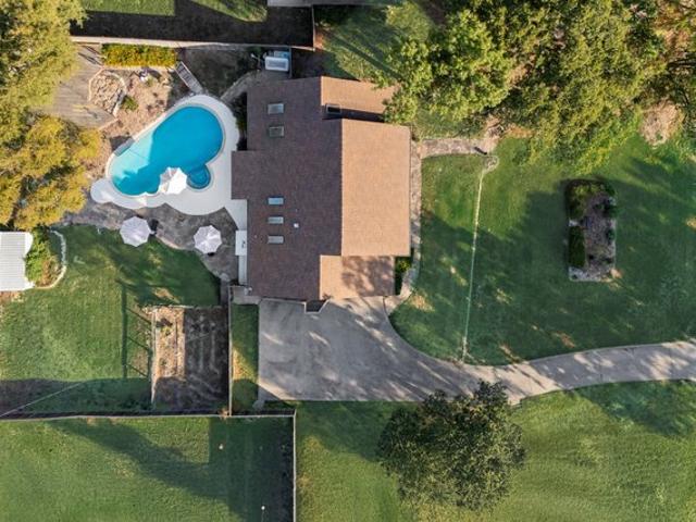 House for sale in Kemp, Texas