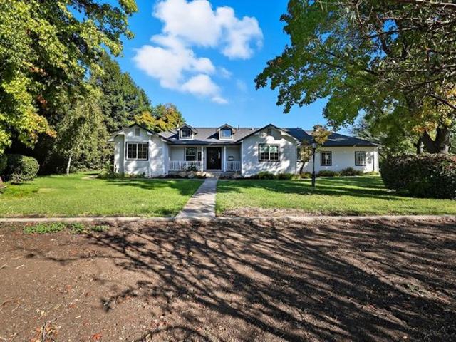 House for sale in Le Grand, California