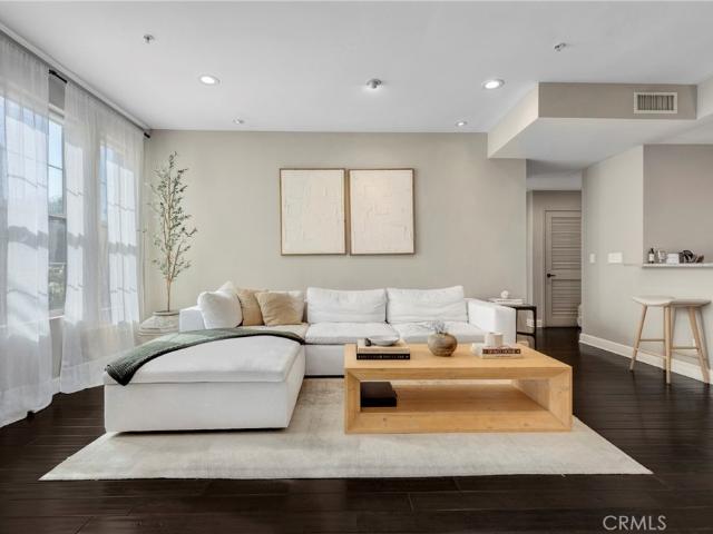 Condo for sale in Greater Toluca Lake Neighborhood Council District, Los Angeles