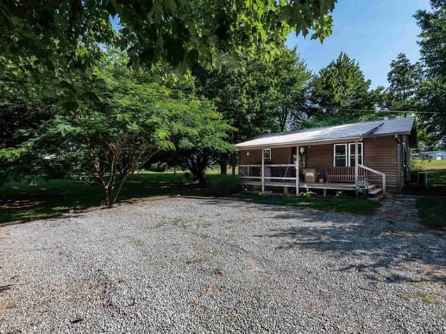 House for sale in Bloomfield, Indiana