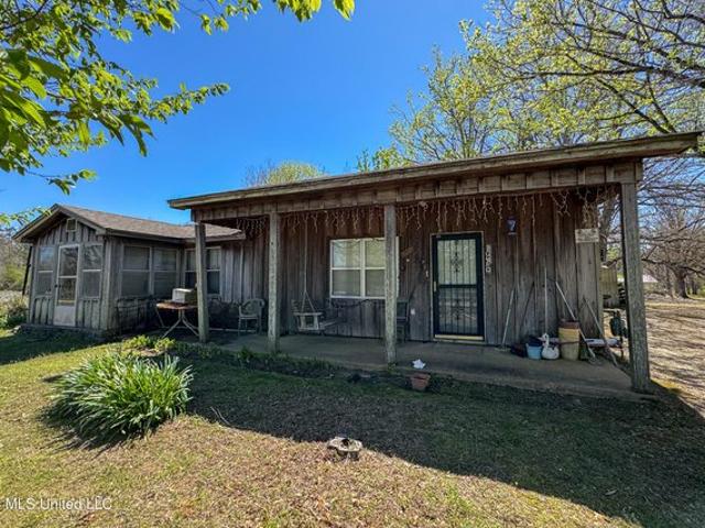 House for sale in Walnut, Mississippi