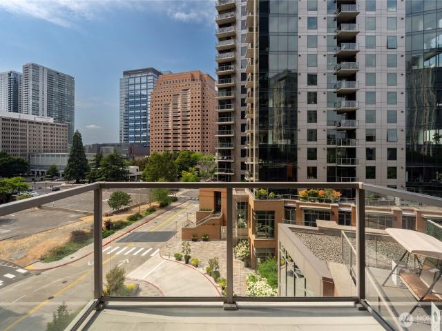 Condo for sale in Bellevue, King County