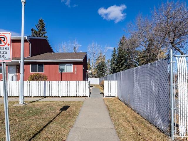 Townhouse for sale in Wedgewood, Alberta