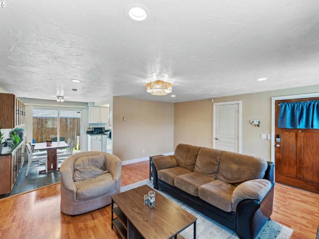 House for sale in Coos Bay