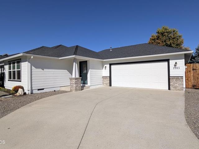 House for sale in Central Point, Jackson County