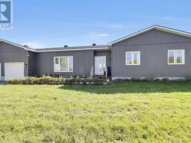 House for sale in Hallville, North Dundas