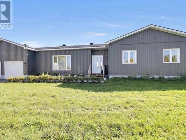 House for sale in Hallville, North Dundas
