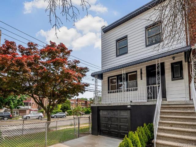 House for sale in The Bronx, Arverne