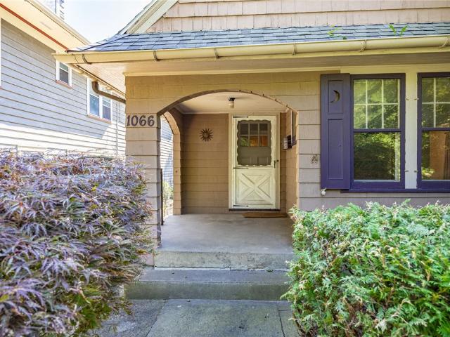 House for sale in Oak Hill, New York