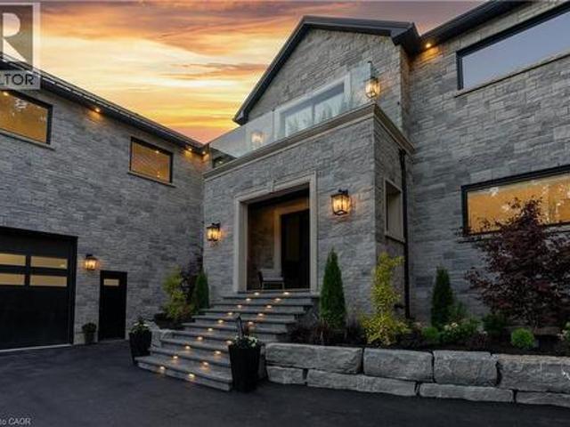 House for sale in Ancaster, Ontario