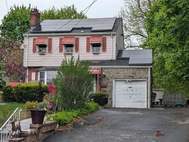 House for sale in Teaneck, New Jersey
