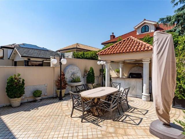 Townhouse for sale in Arverne, New York