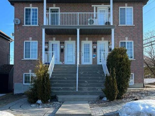 House for rent in Laval