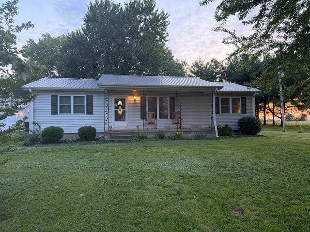 House for sale in Fairfield, Illinois