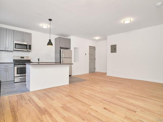 House for sale in The Bronx, Arverne