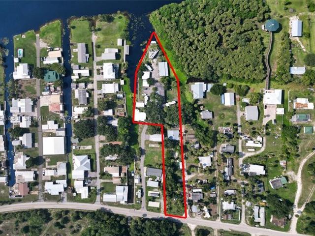 House for sale in Moore Haven, Florida