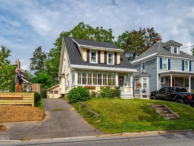 House for sale in Niskayuna, New York