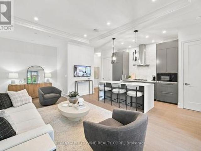 Condo for sale in Downtown Burlington, Burlington
