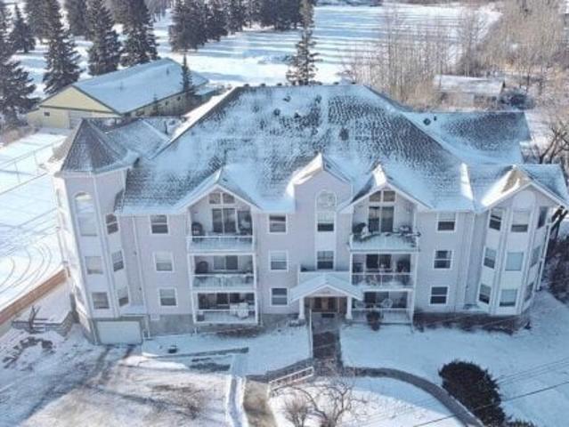 Apartment for sale in Sylvan Lake, Alberta