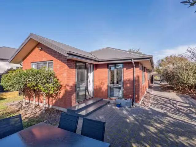 House for sale in Chaslands, Canterbury
