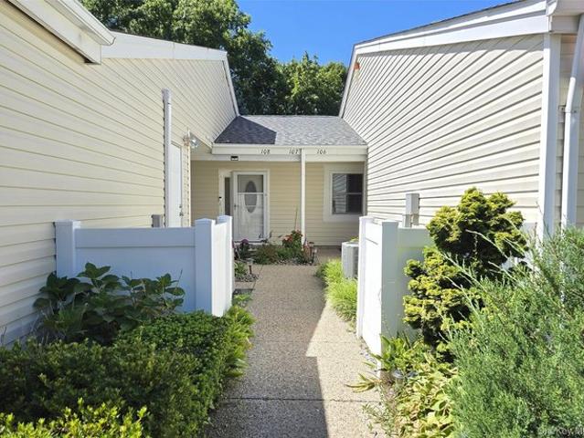 Condo for sale in Smithtown, New York
