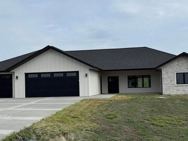 House for sale in Parker, South Dakota