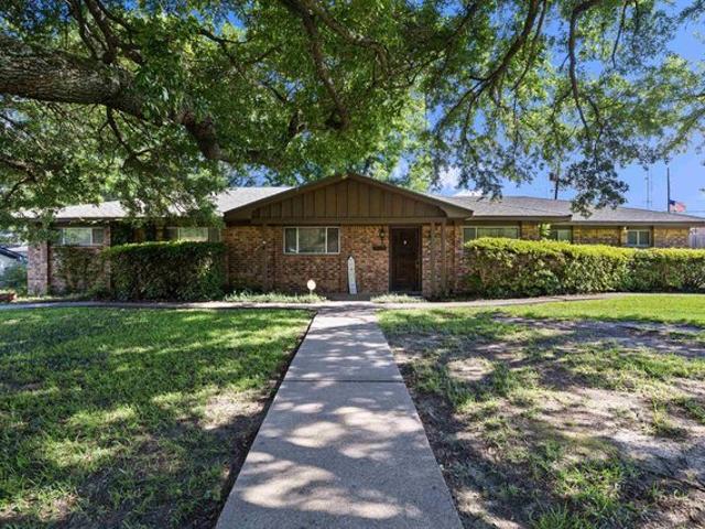 House for sale in White Oak, Texas