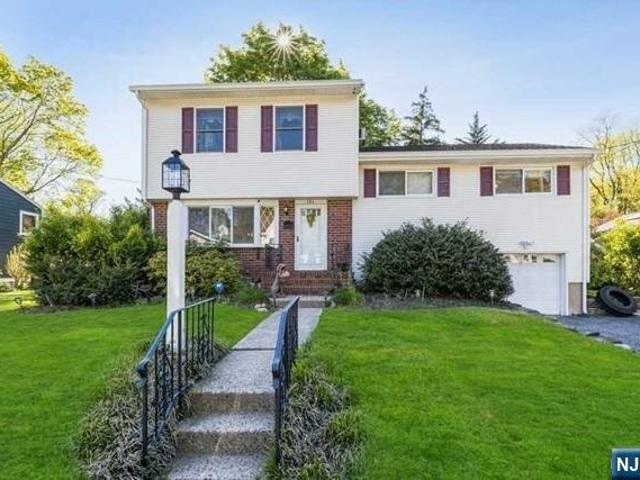 House for rent in Dumont