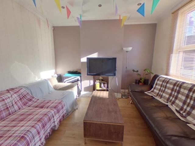 House for rent in Hyde Park, West Yorkshire