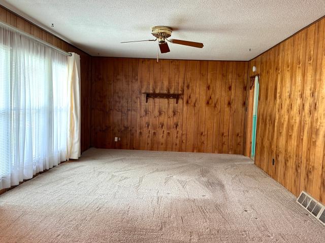 House for sale in Hurst, Illinois